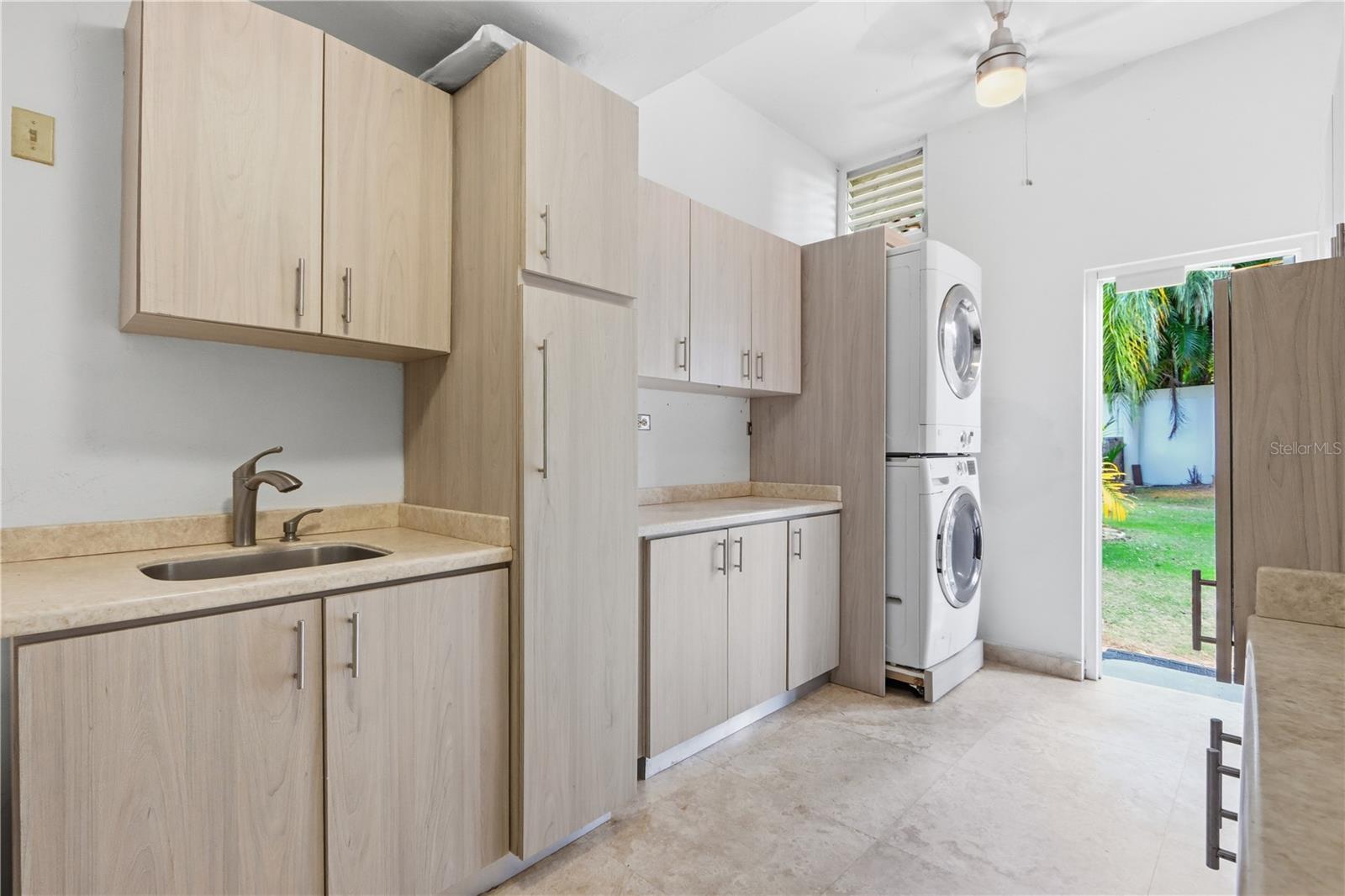 228 CALLE BELLISIMA