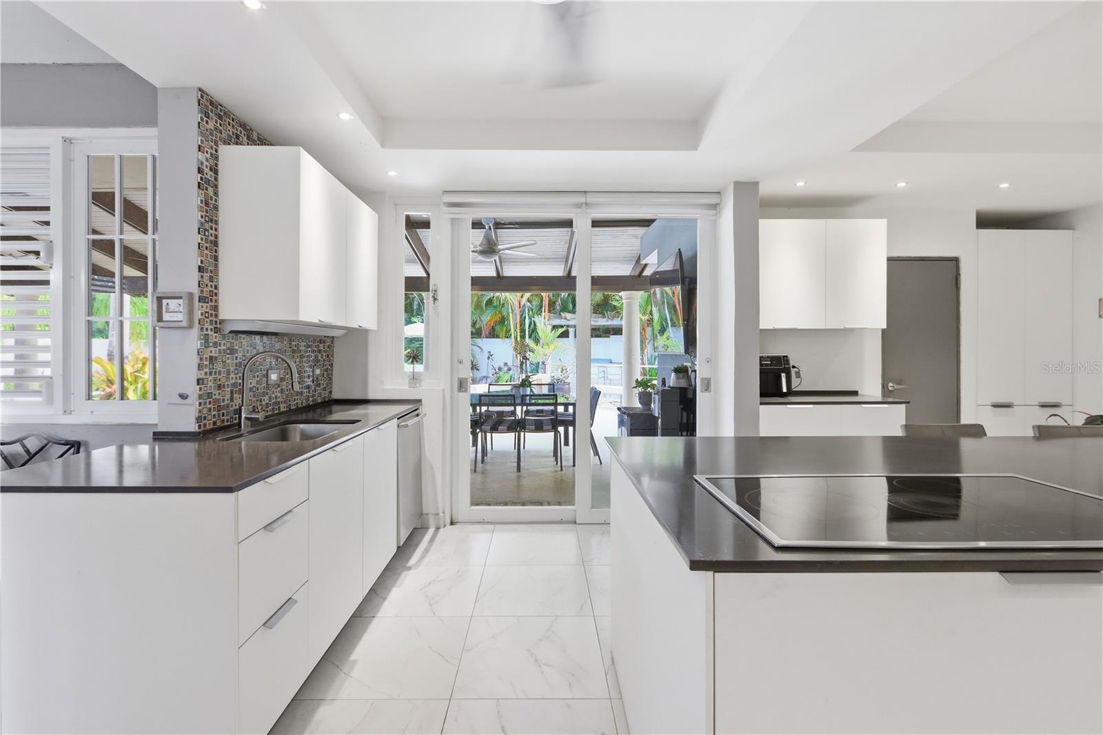 228 CALLE BELLISIMA