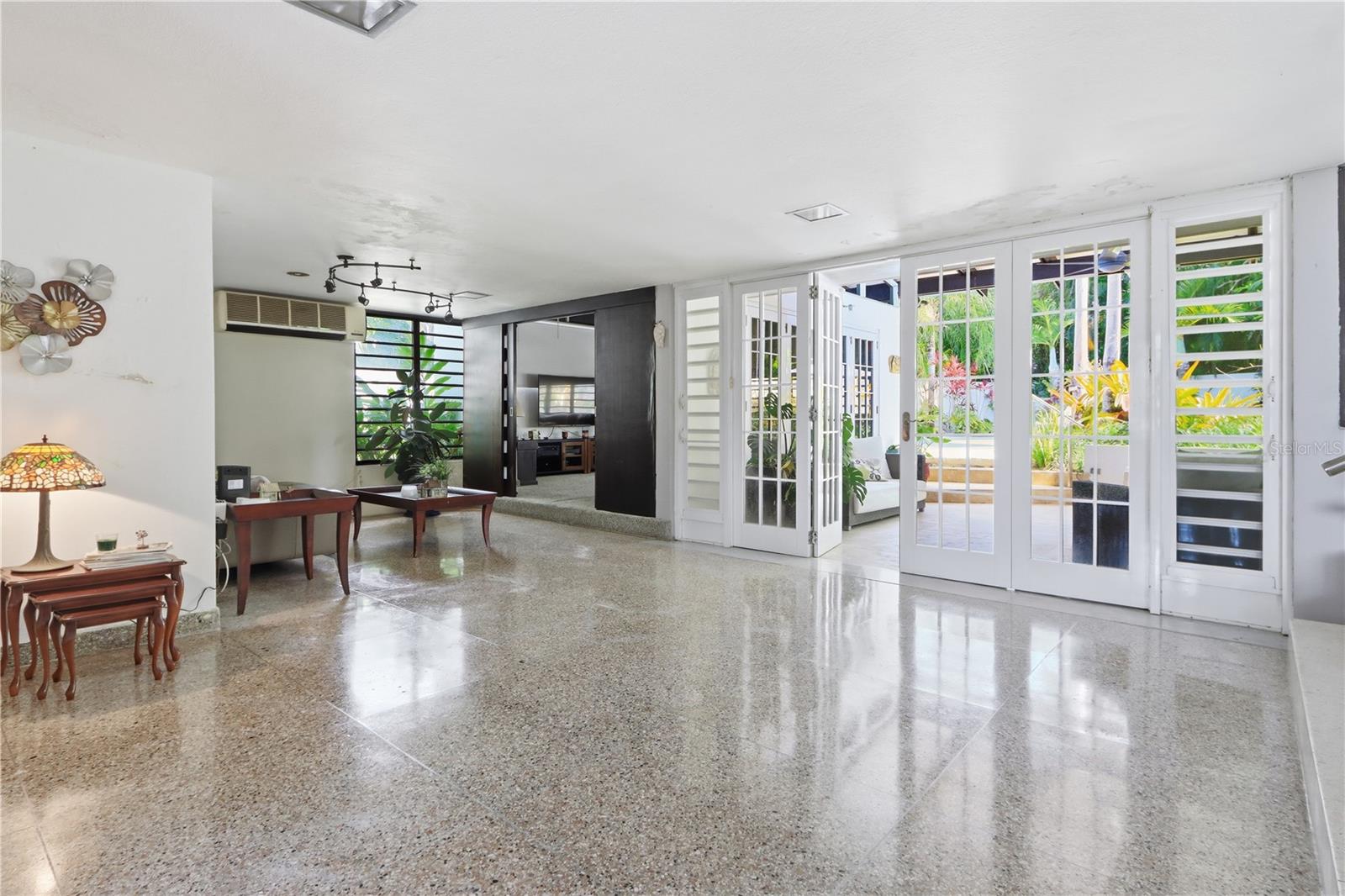 228 CALLE BELLISIMA