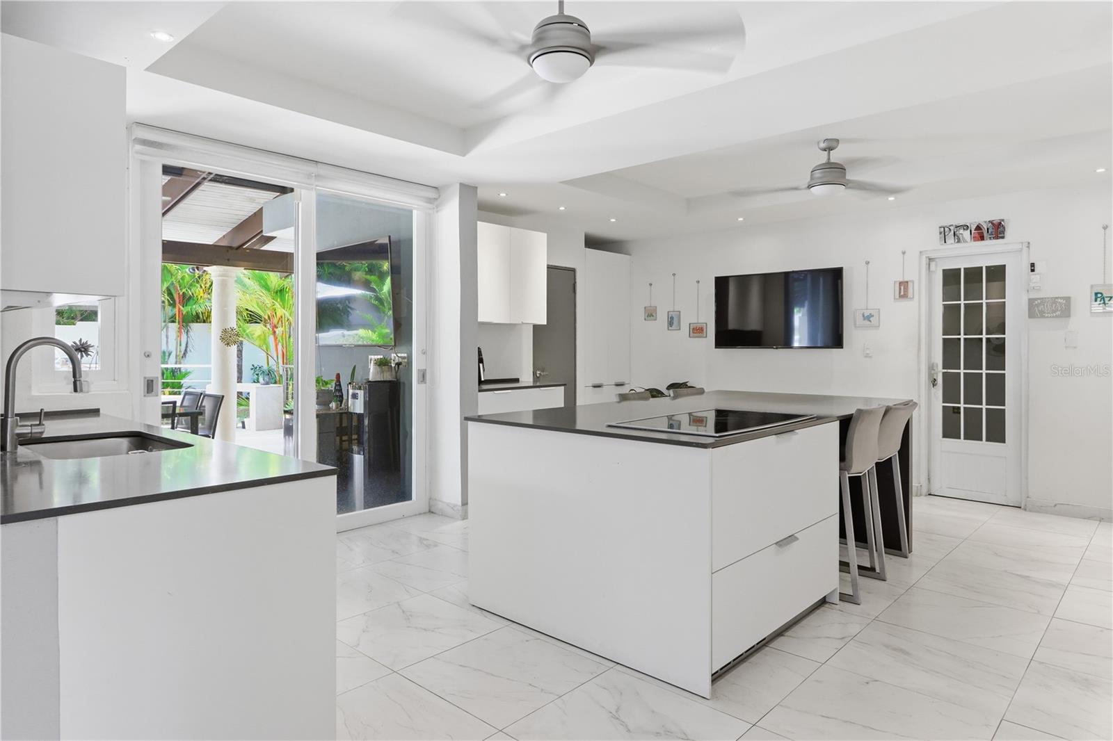 228 CALLE BELLISIMA