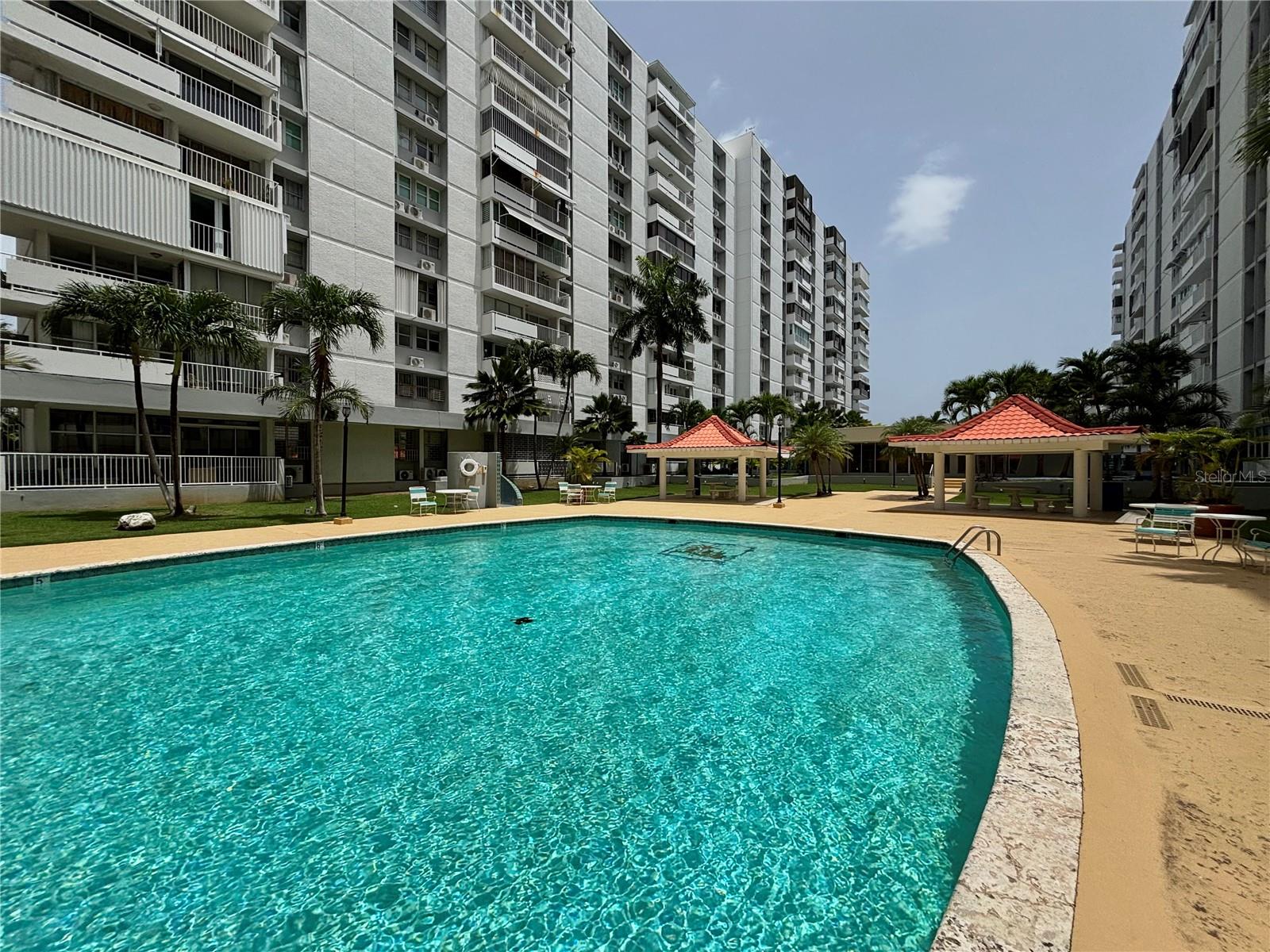 6410 AV. ISLA VERDE #9K