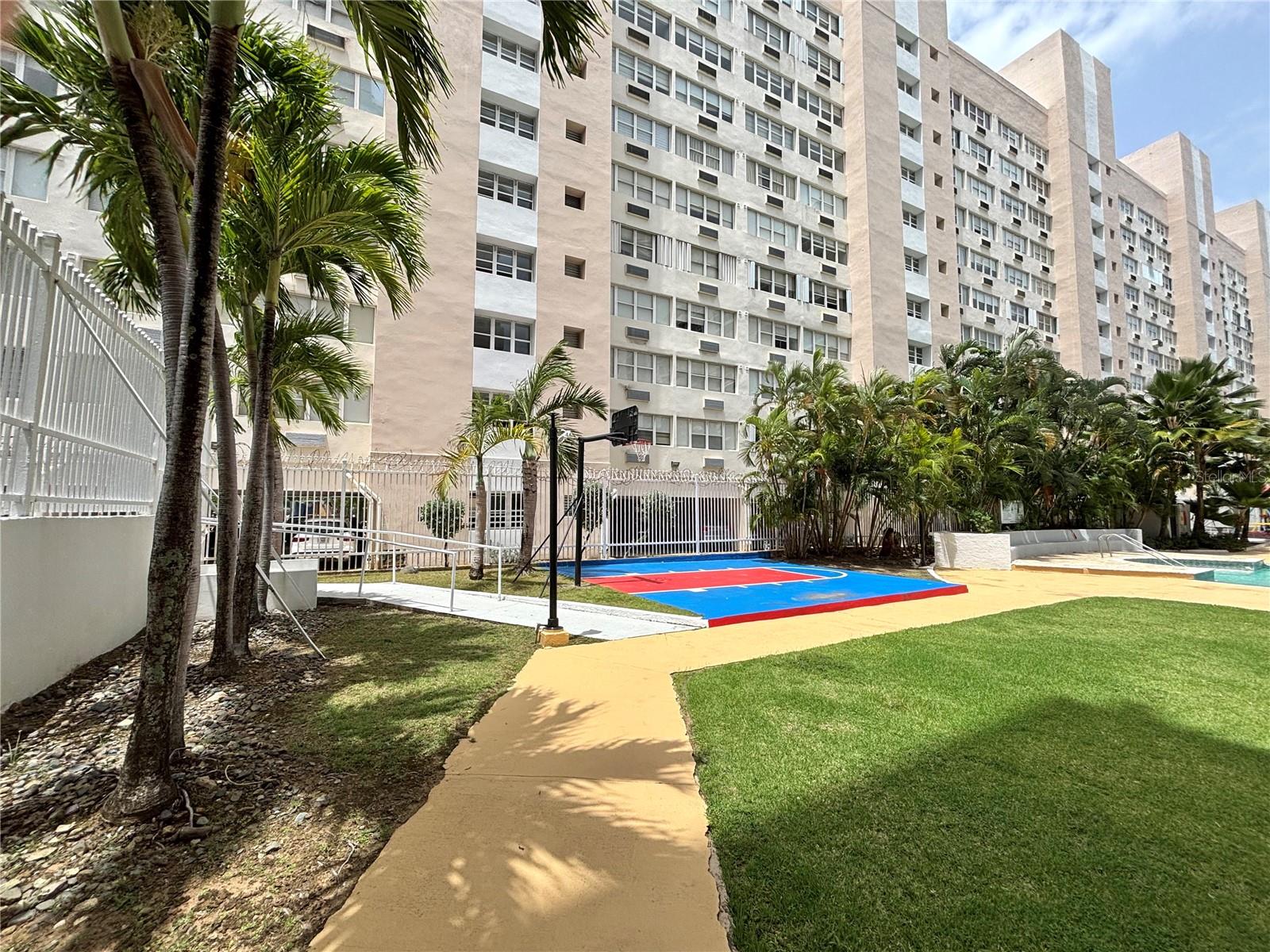 6410 AV. ISLA VERDE #9K