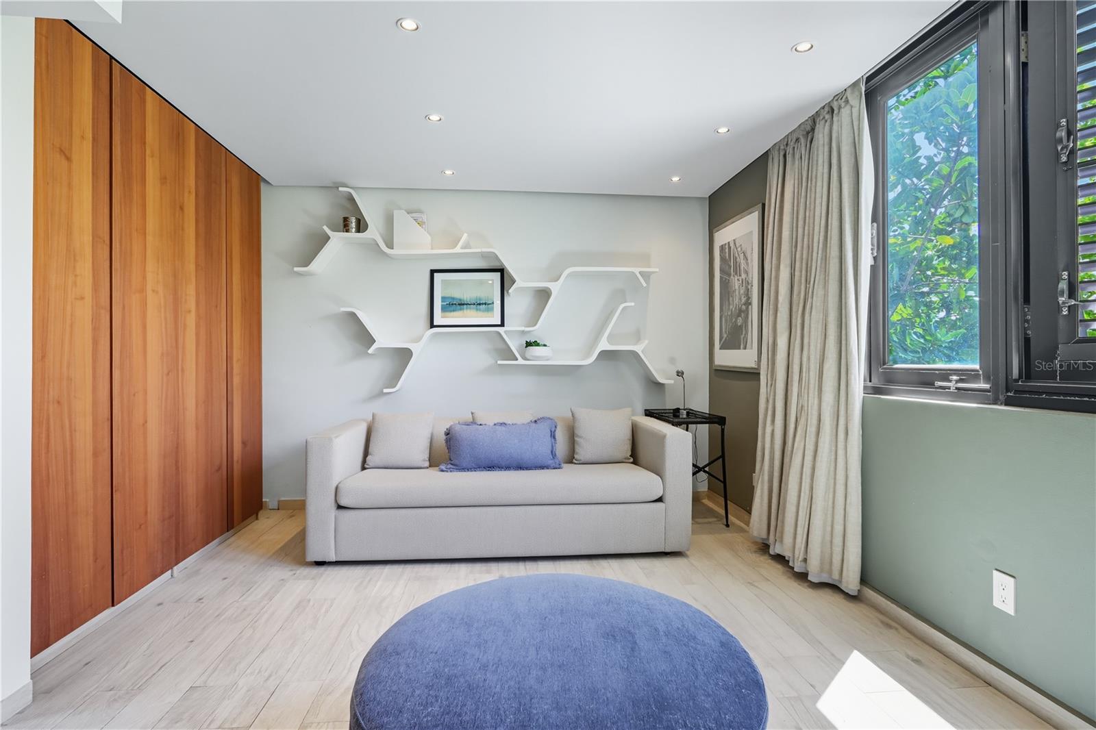 63 KINGS CT ##3A