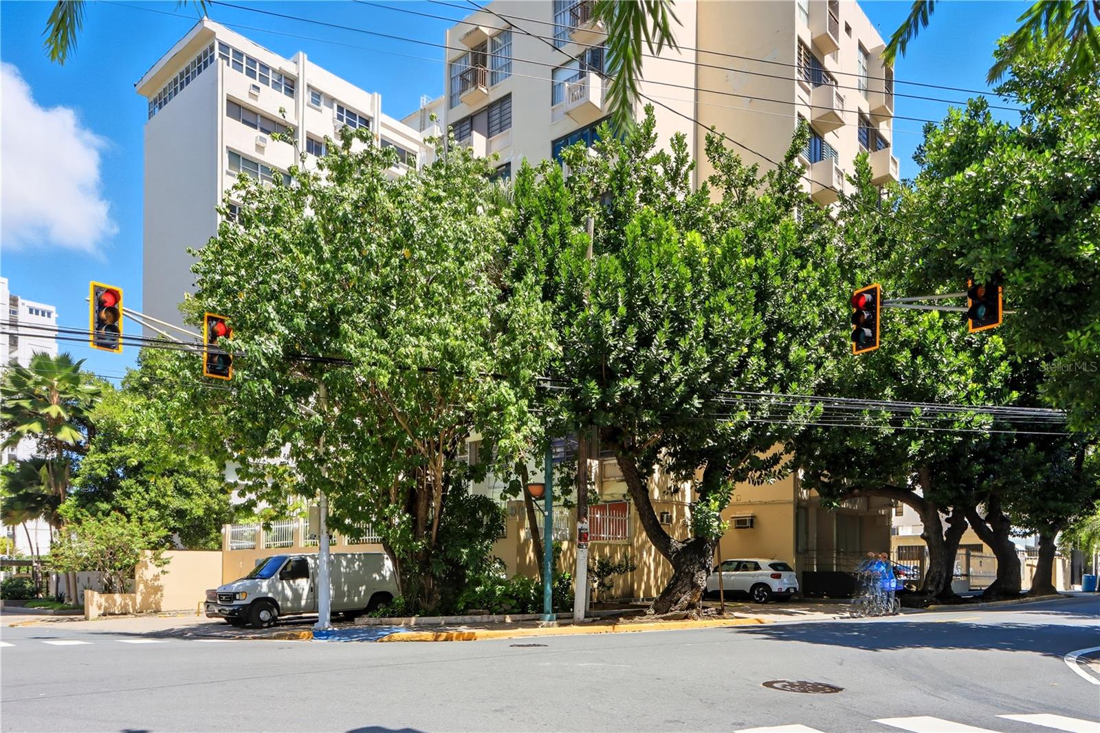 63 KINGS CT ##3A