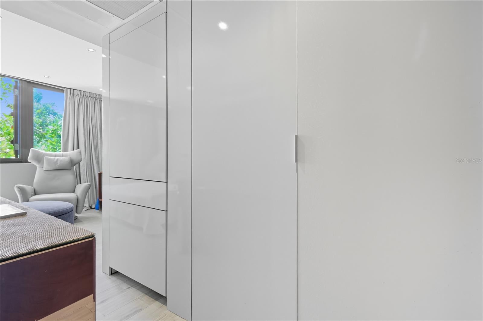 63 KINGS CT ##3A
