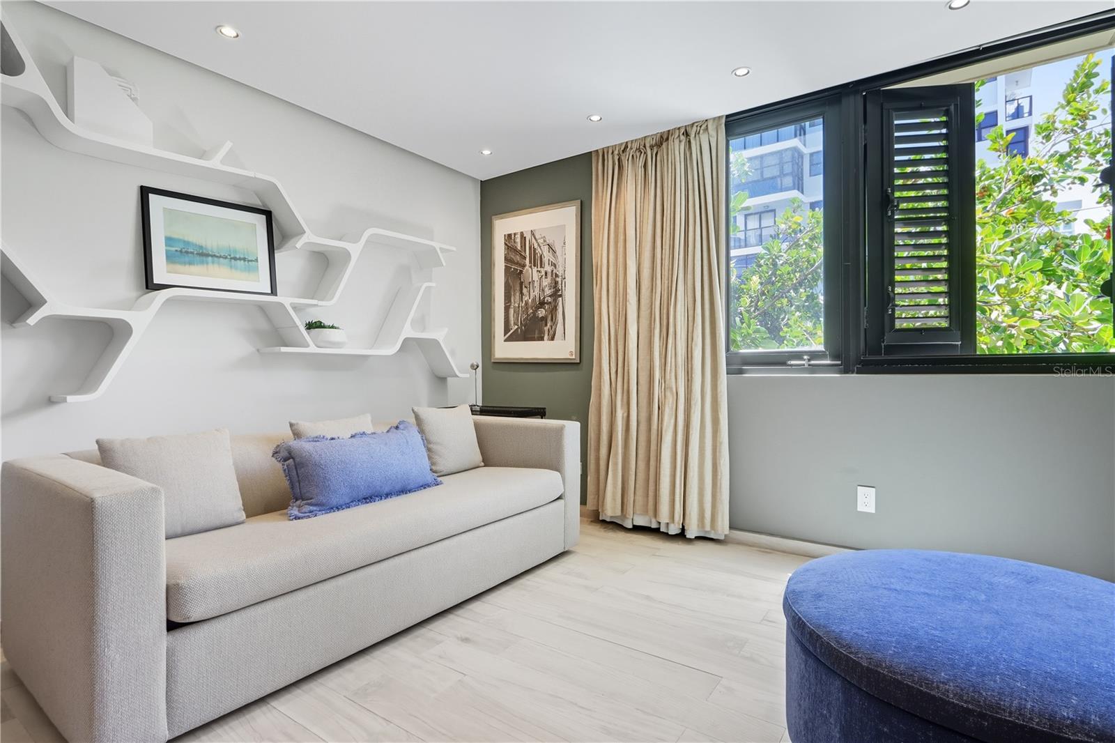 63 KINGS CT ##3A