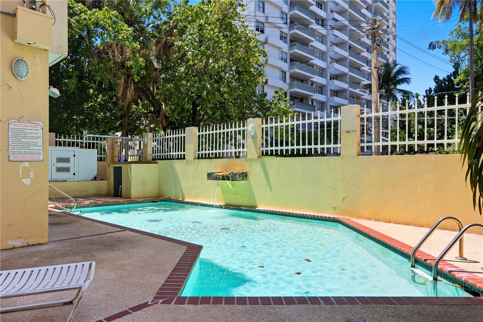 63 KINGS CT ##3A