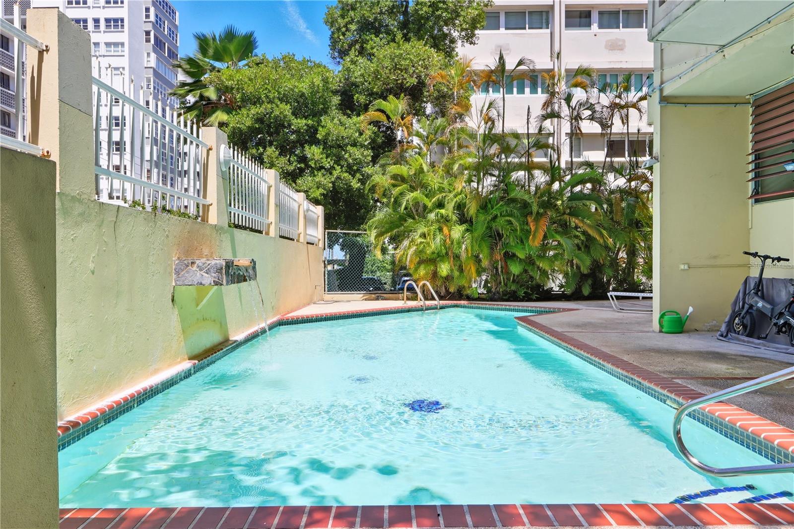 63 KINGS CT ##3A