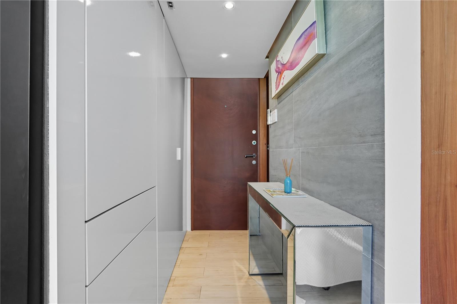 63 KINGS CT ##3A
