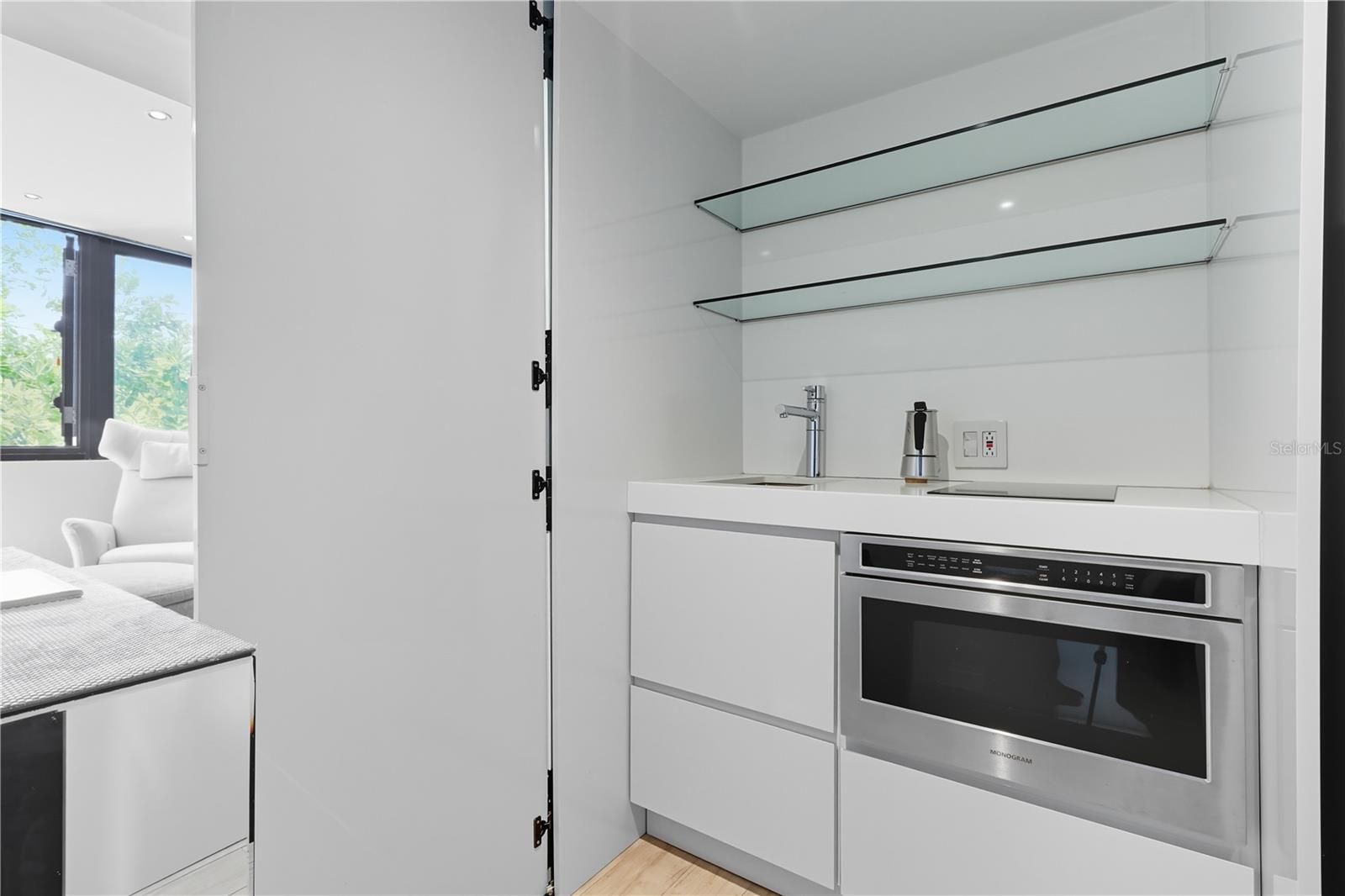 63 KINGS CT ##3A