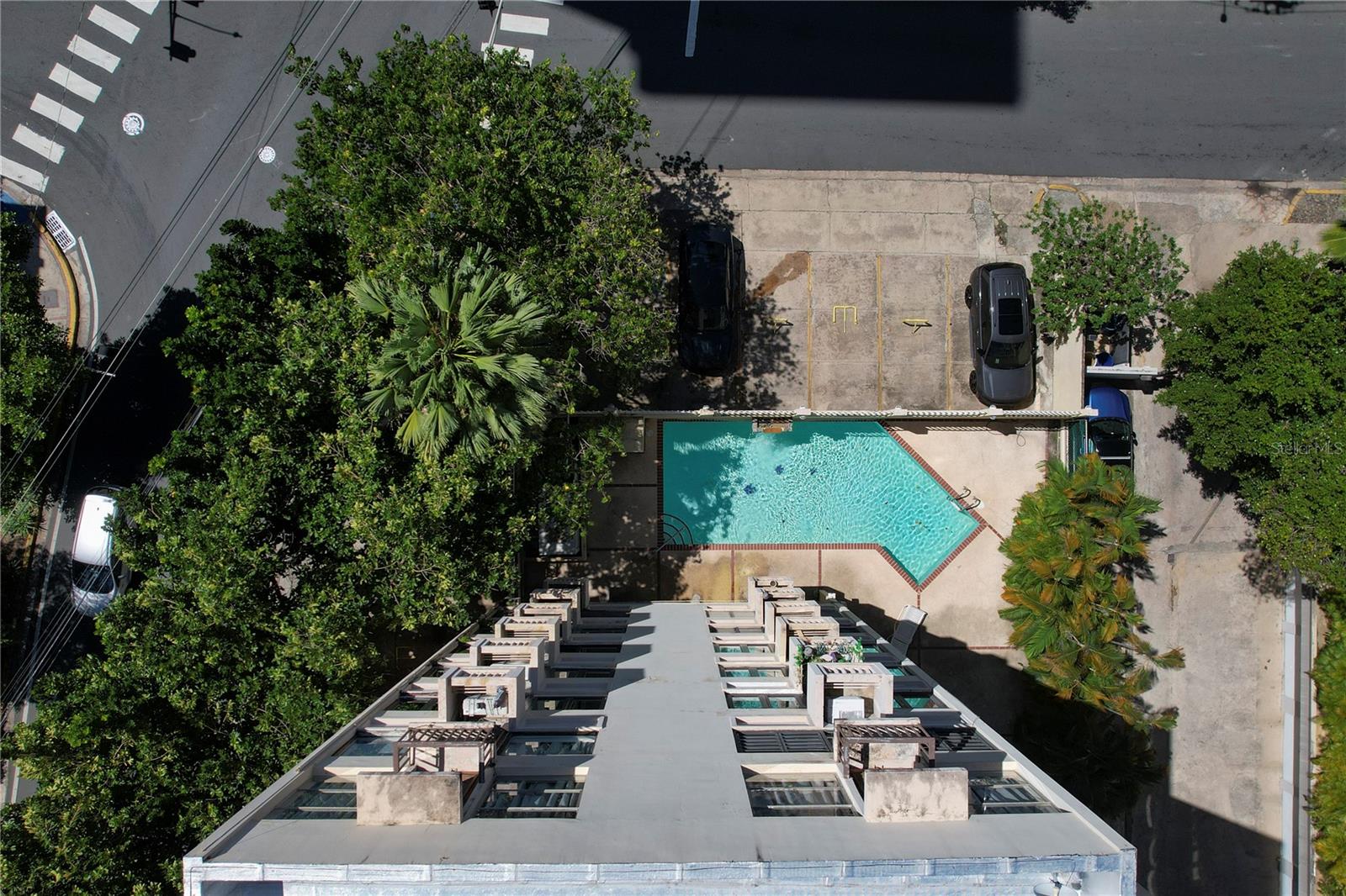 63 KINGS CT ##3A
