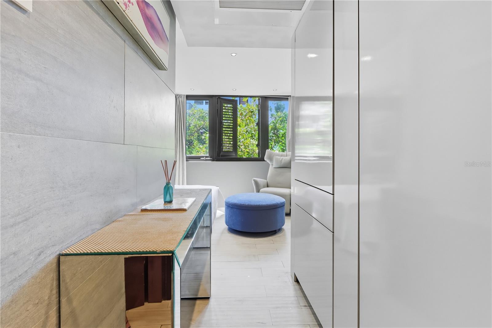 63 KINGS CT ##3A
