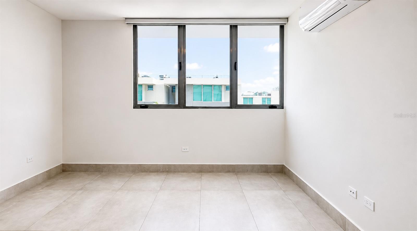 URB RIVIERA COURT #40