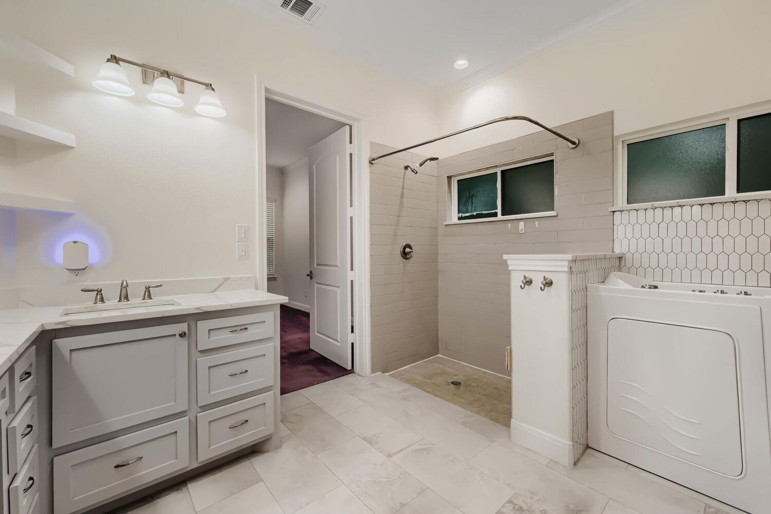 11715 Creek View LN