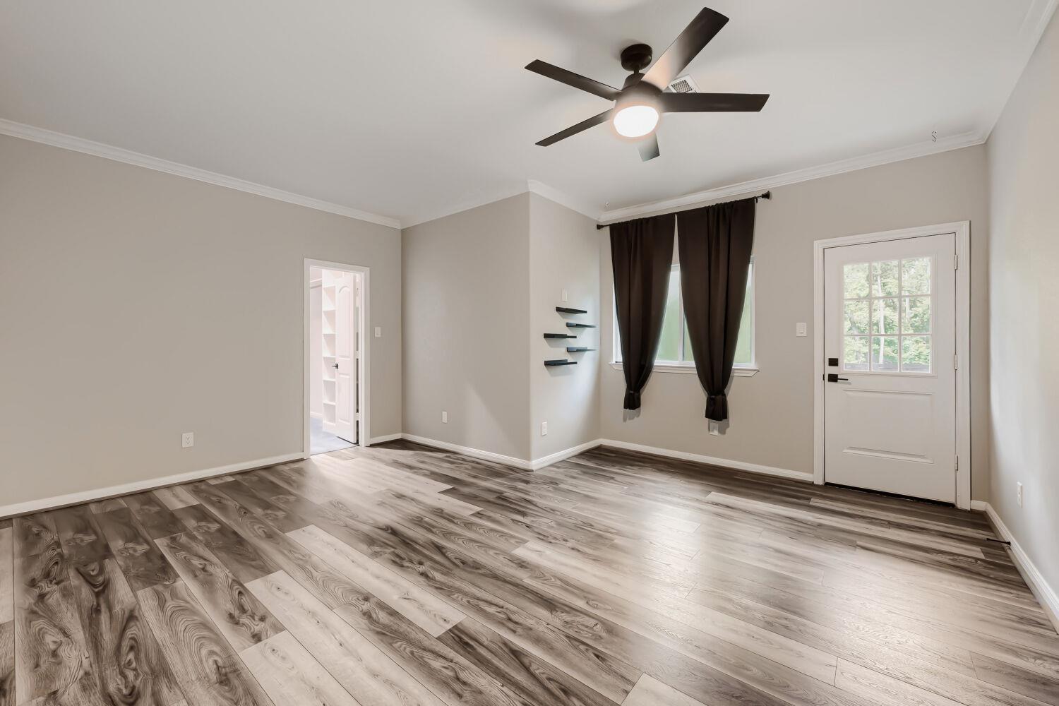11715 Creek View LN