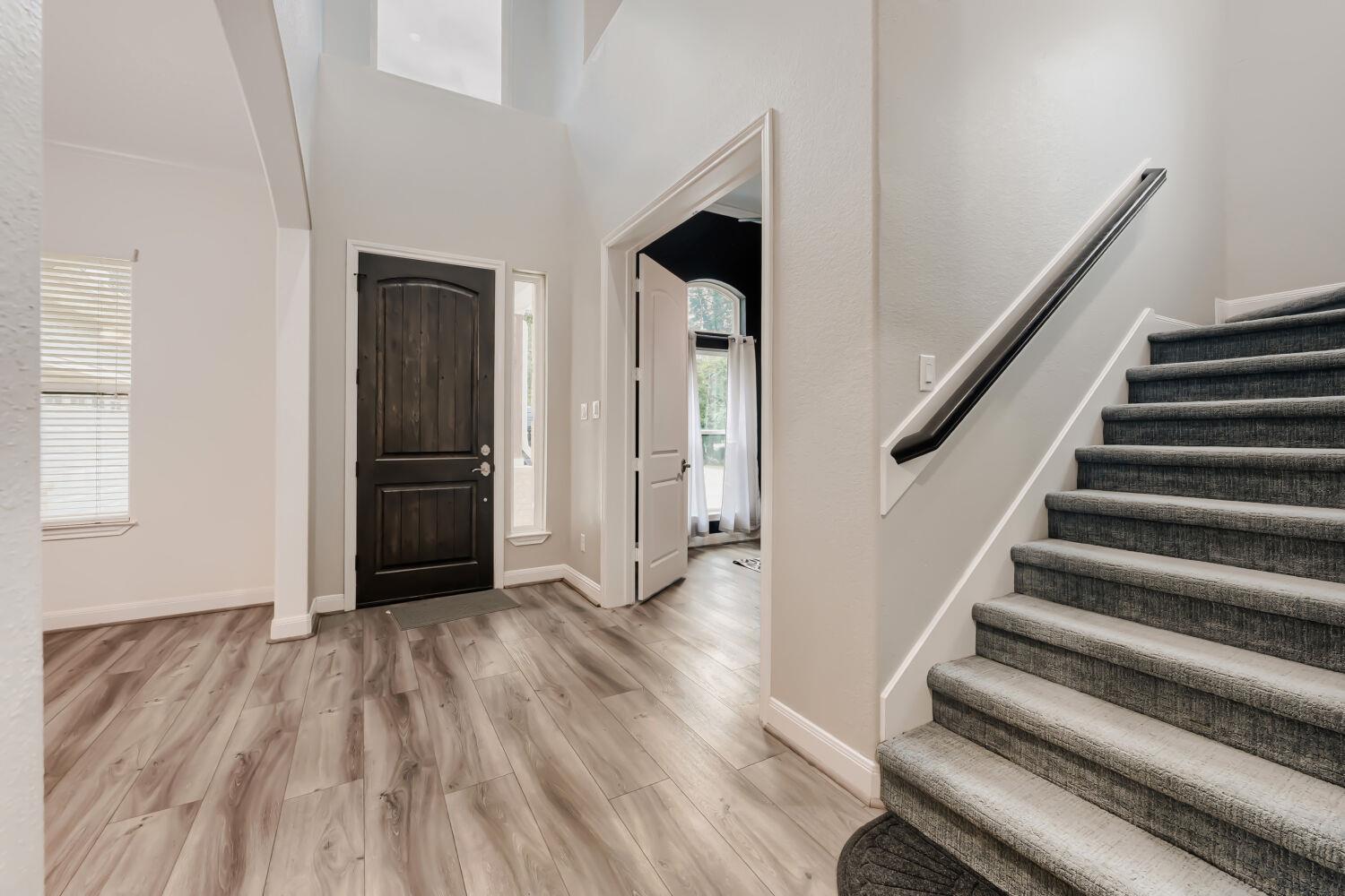 11715 Creek View LN