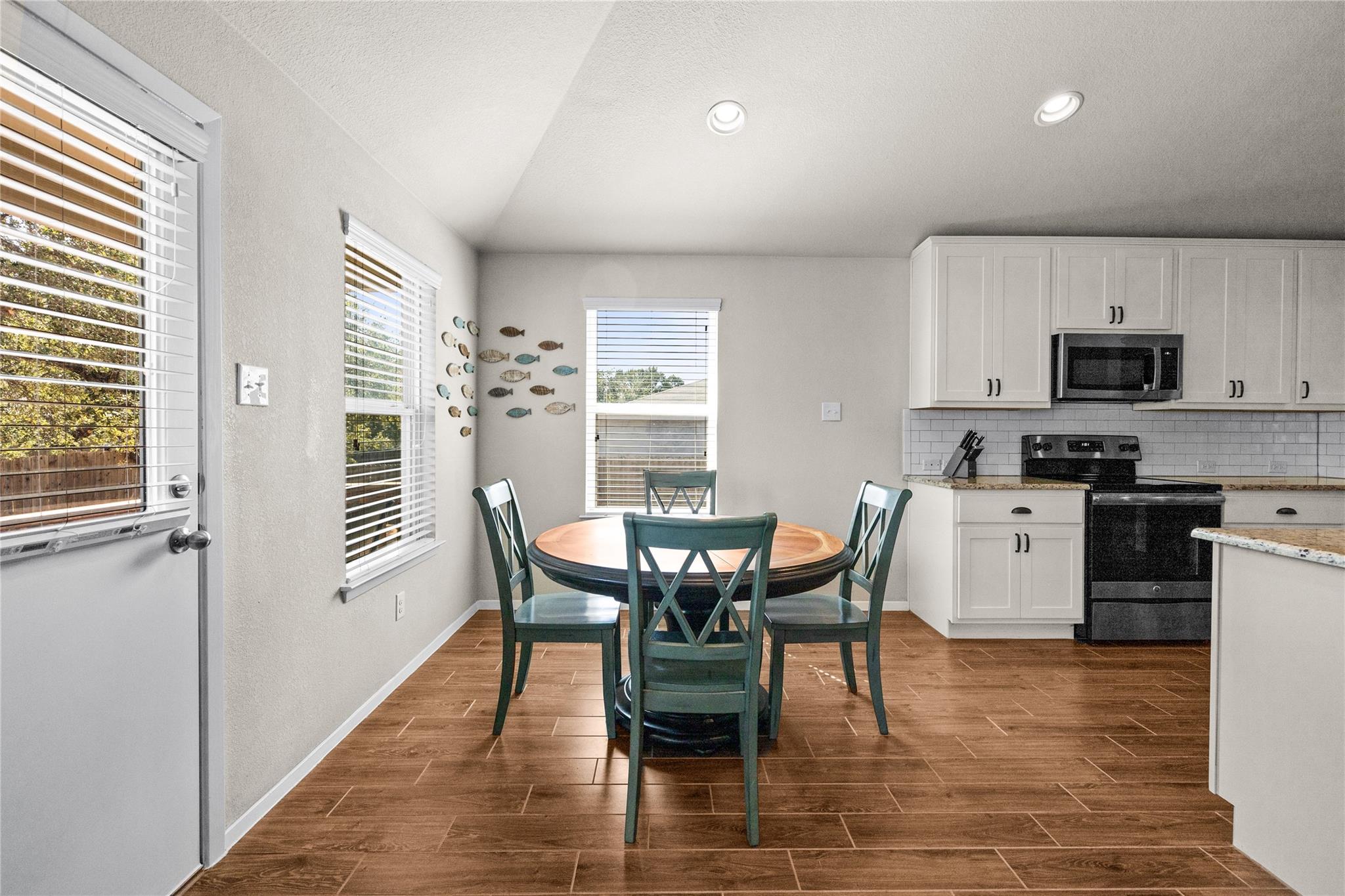 21204 Santa Rosa Avenue