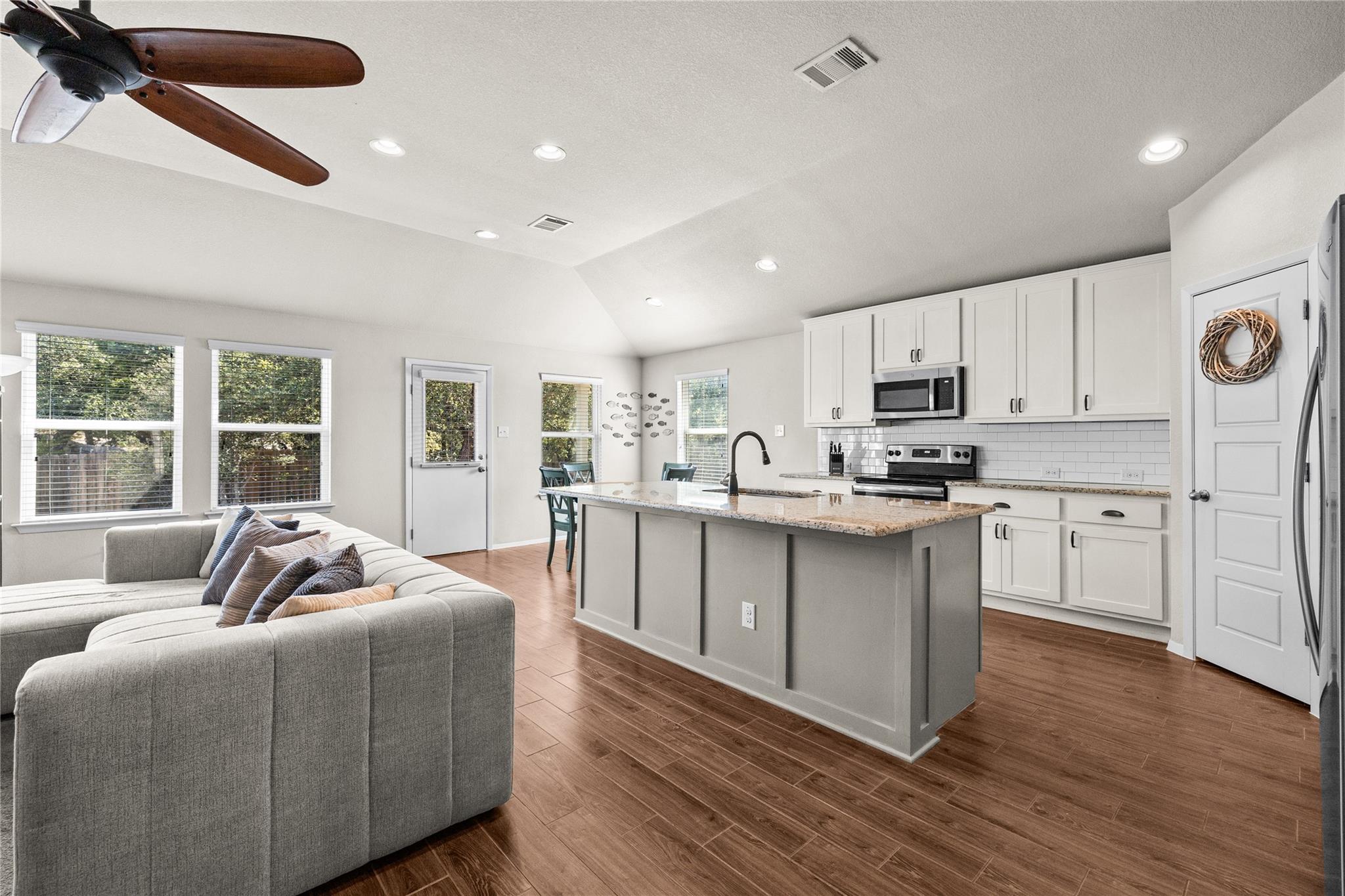 21204 Santa Rosa Avenue
