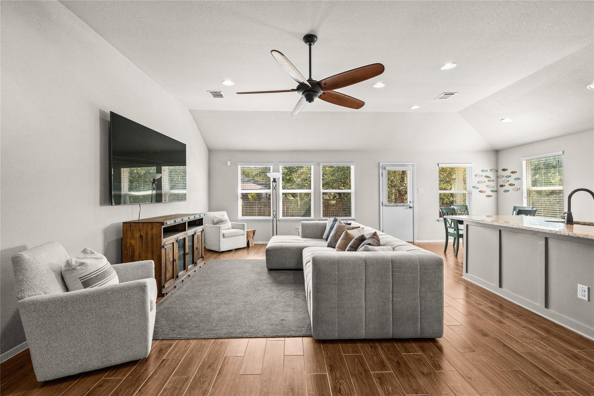 21204 Santa Rosa Avenue
