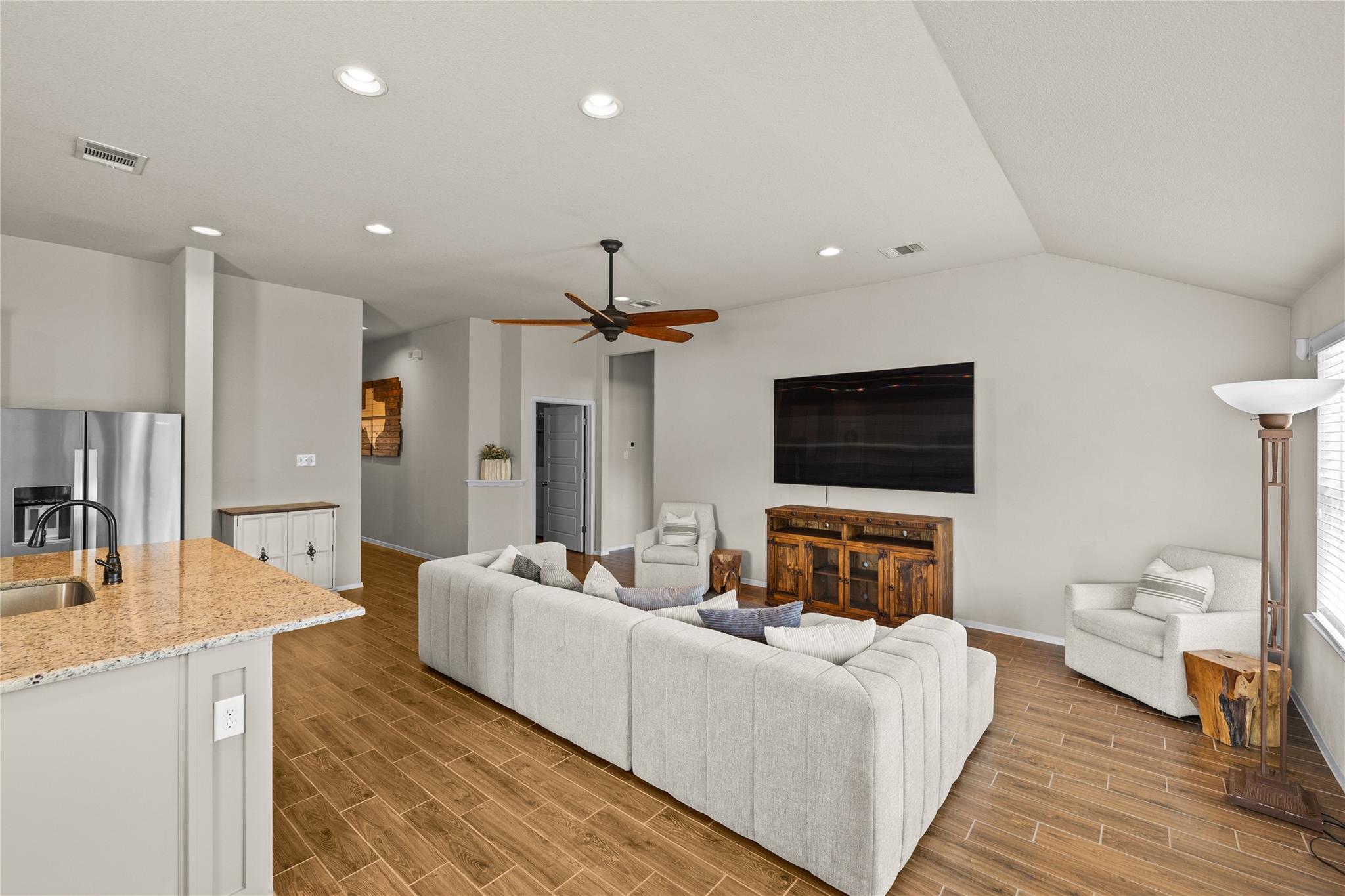 21204 Santa Rosa Avenue