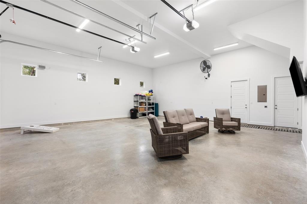 3160 Lakeview Drive
