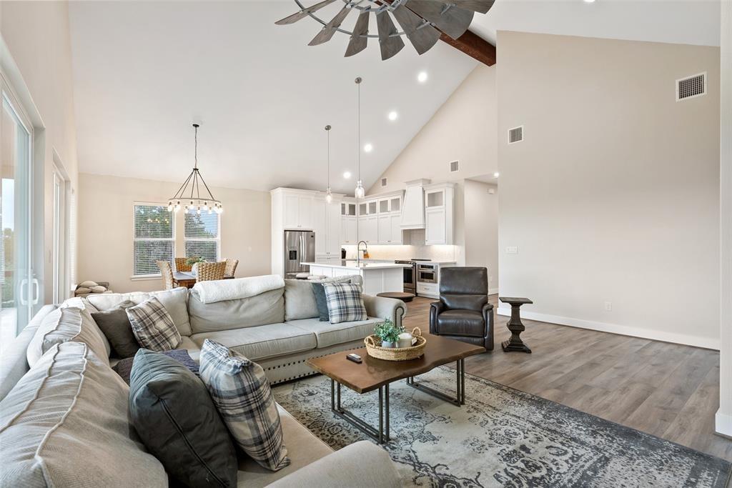 3160 Lakeview Drive