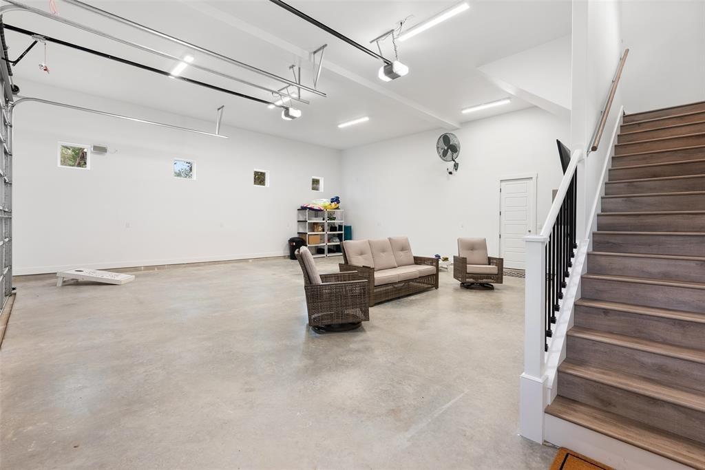 3160 Lakeview Drive