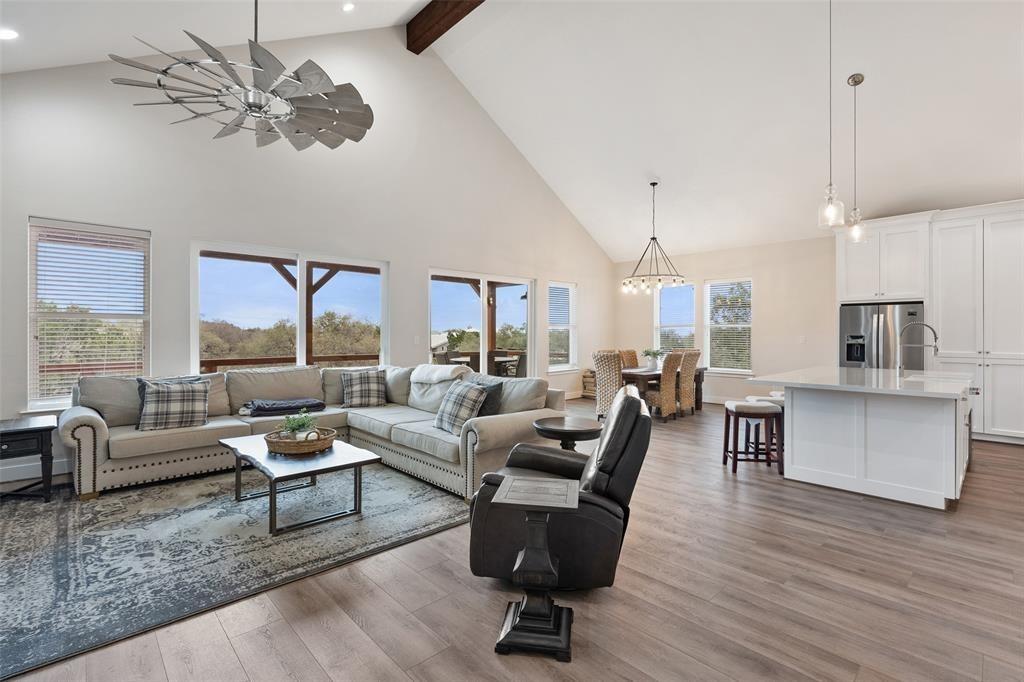 3160 Lakeview Drive