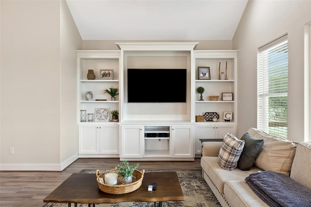3160 Lakeview Drive