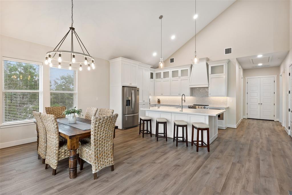 3160 Lakeview Drive