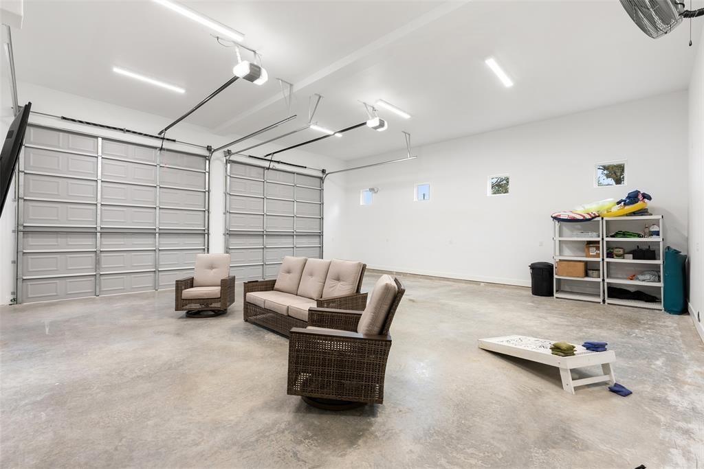 3160 Lakeview Drive
