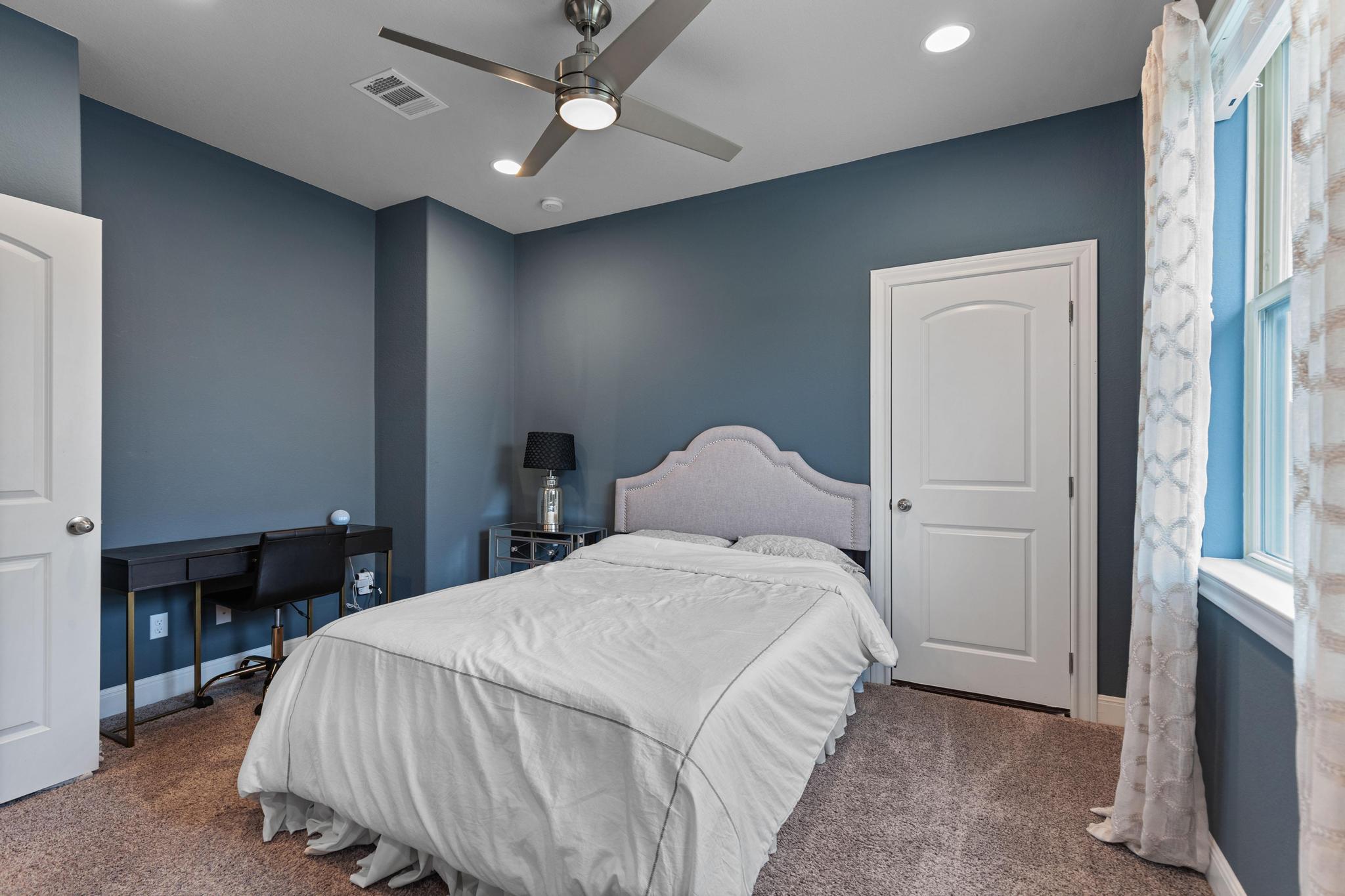 3028 Silvergrass CV