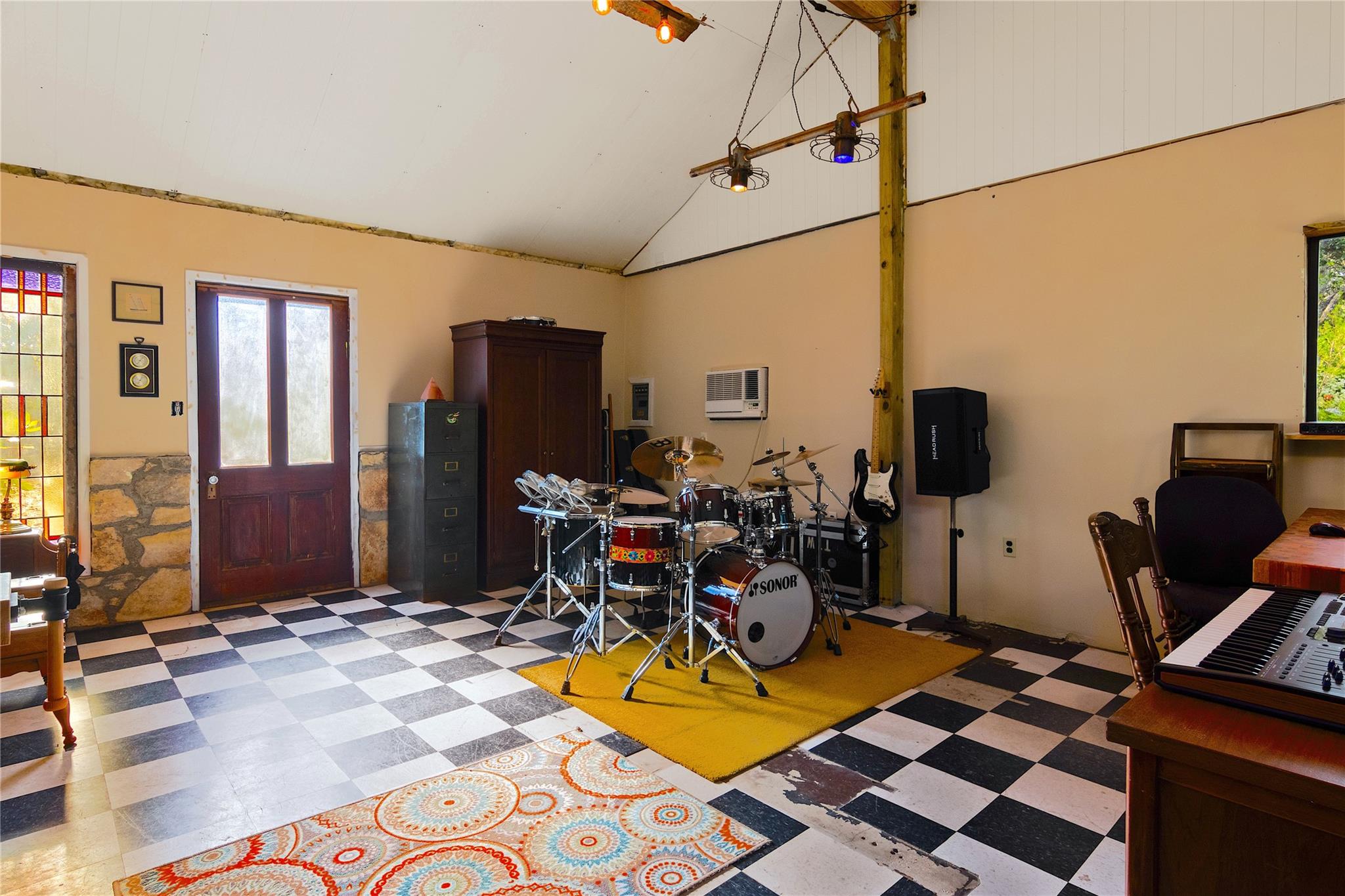 435 Spangenberg RD