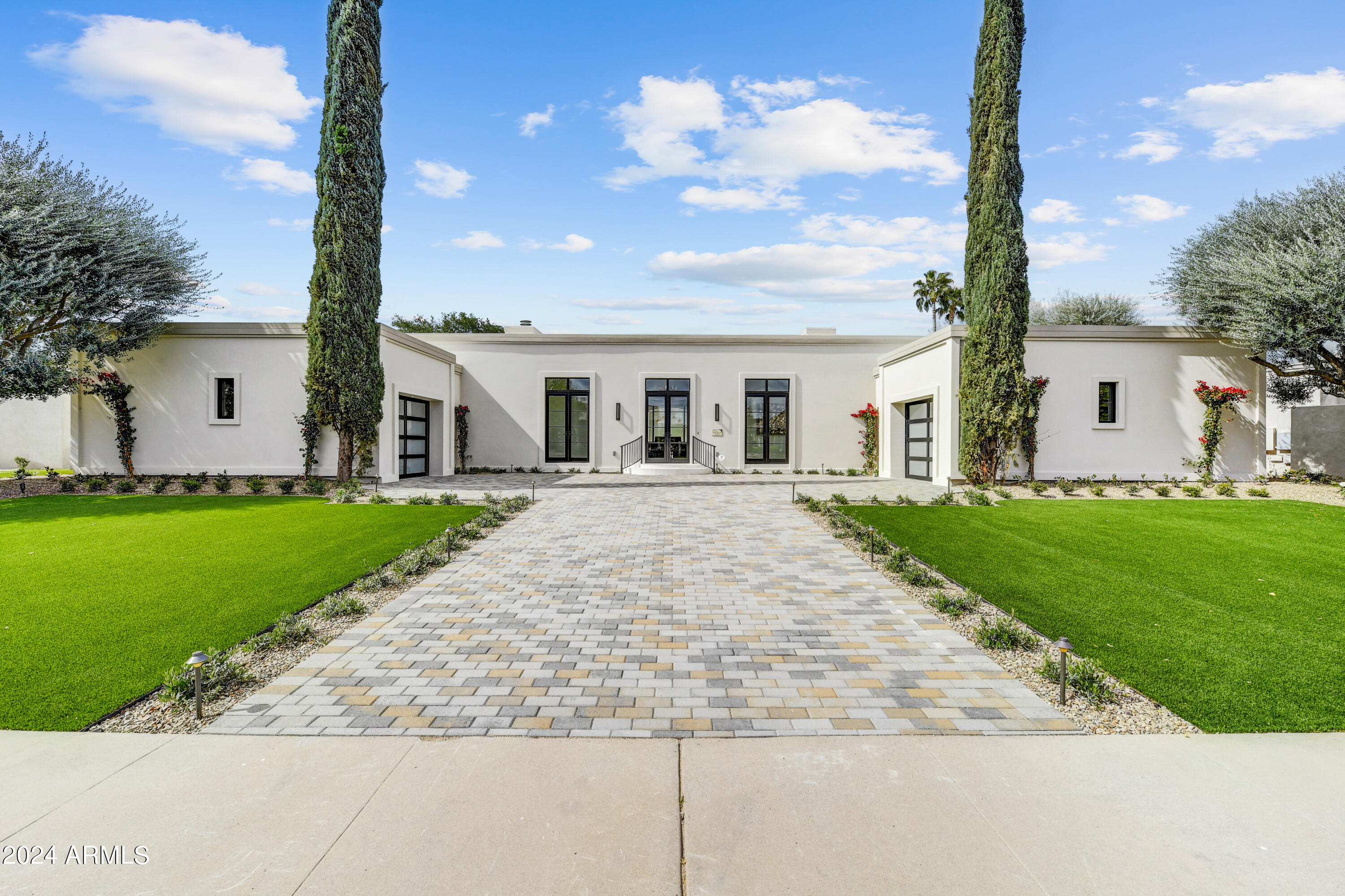 8217 E DEL CADENA Drive