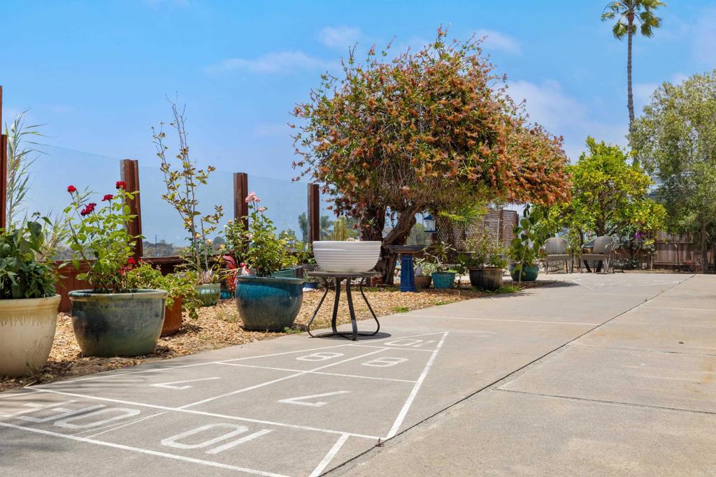 1001 Hurstdale Avenue