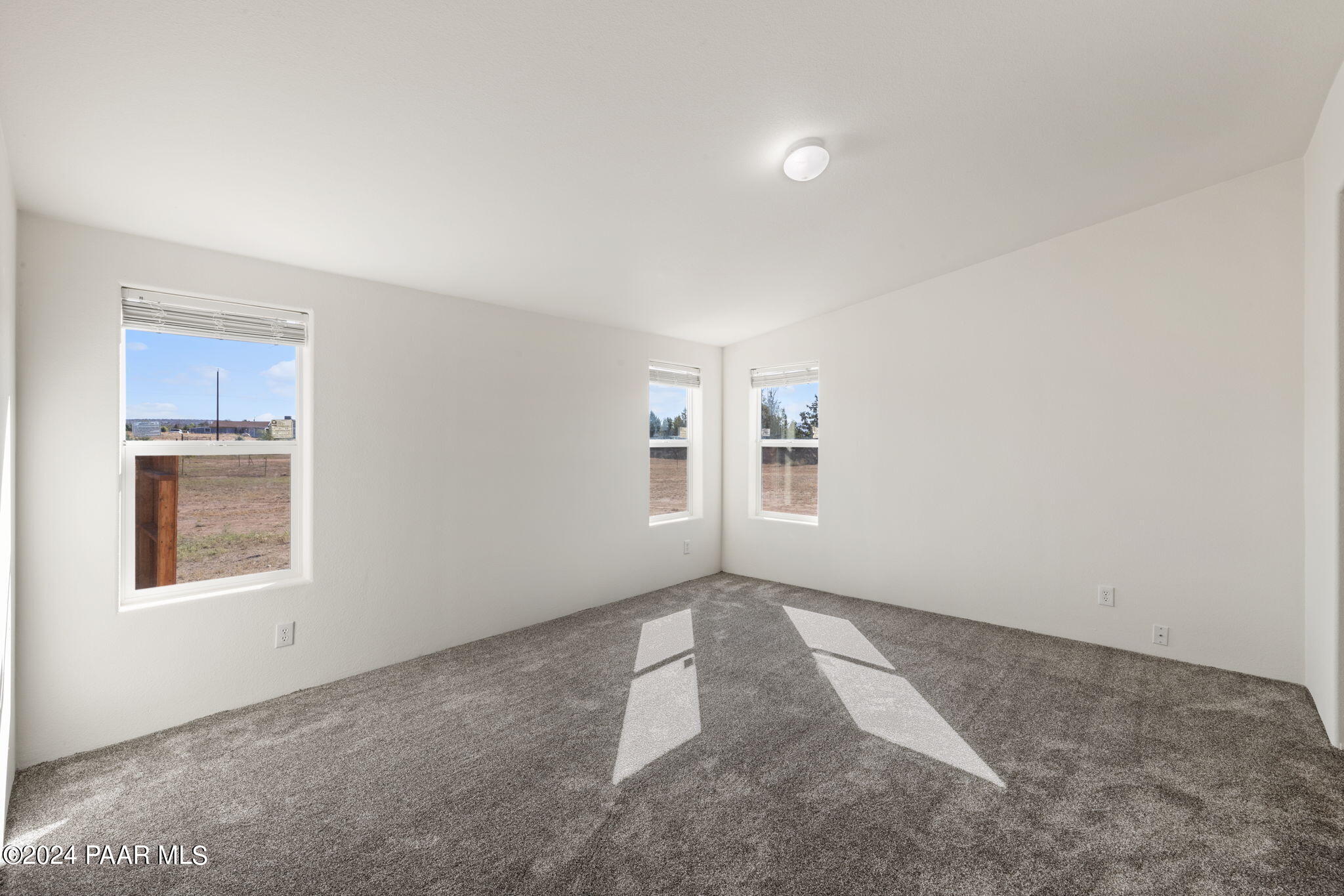 1055 W Hollow Point Trail