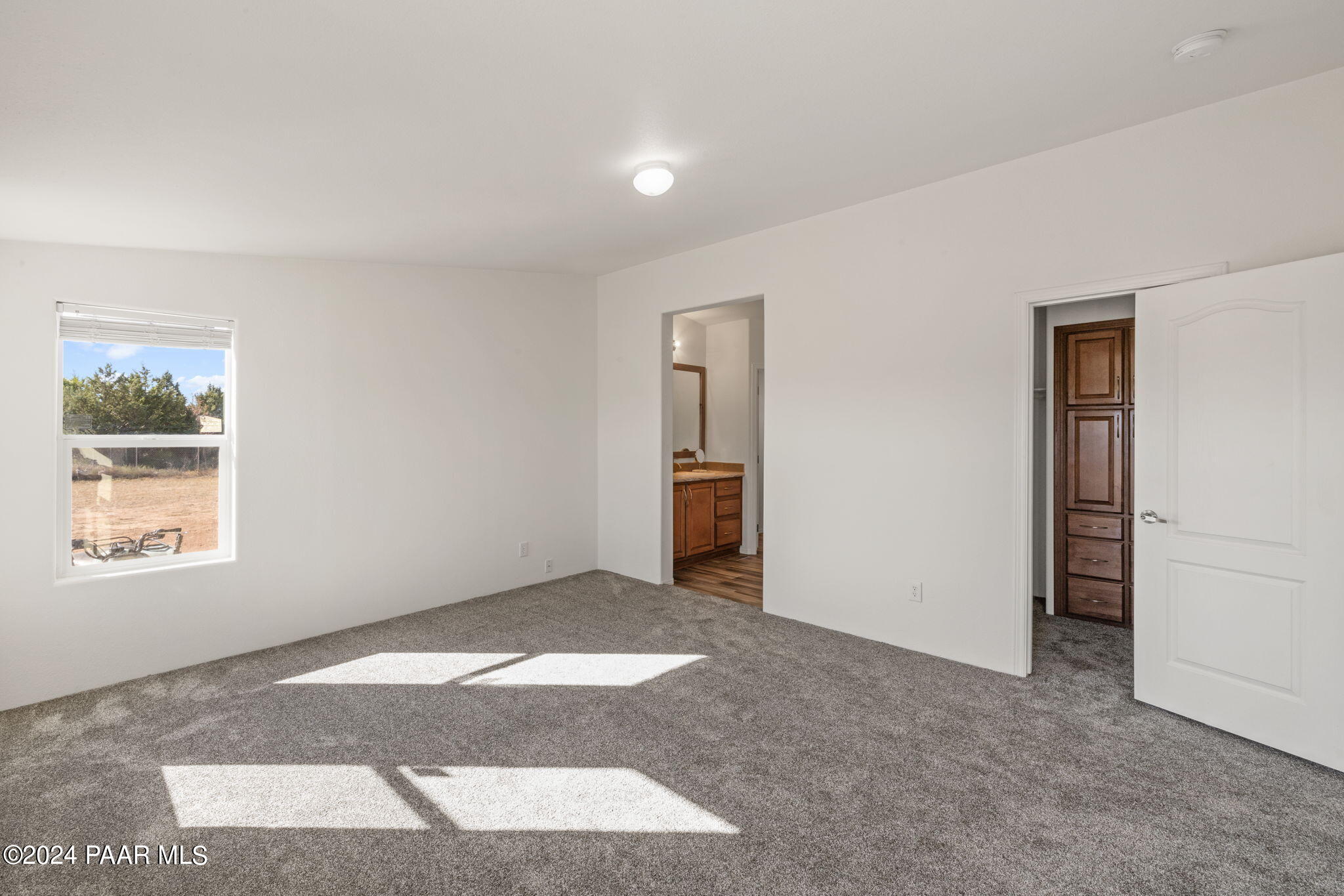 1055 W Hollow Point Trail