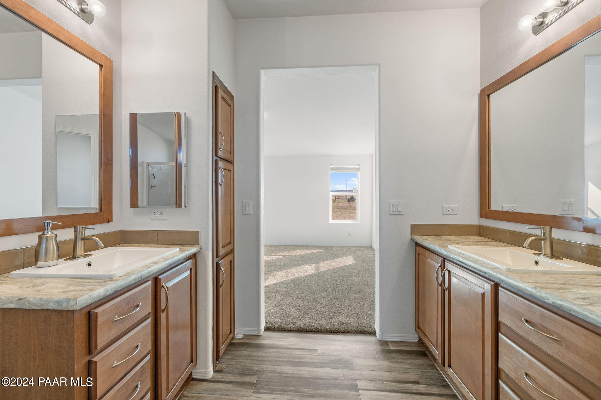 1055 W Hollow Point Trail