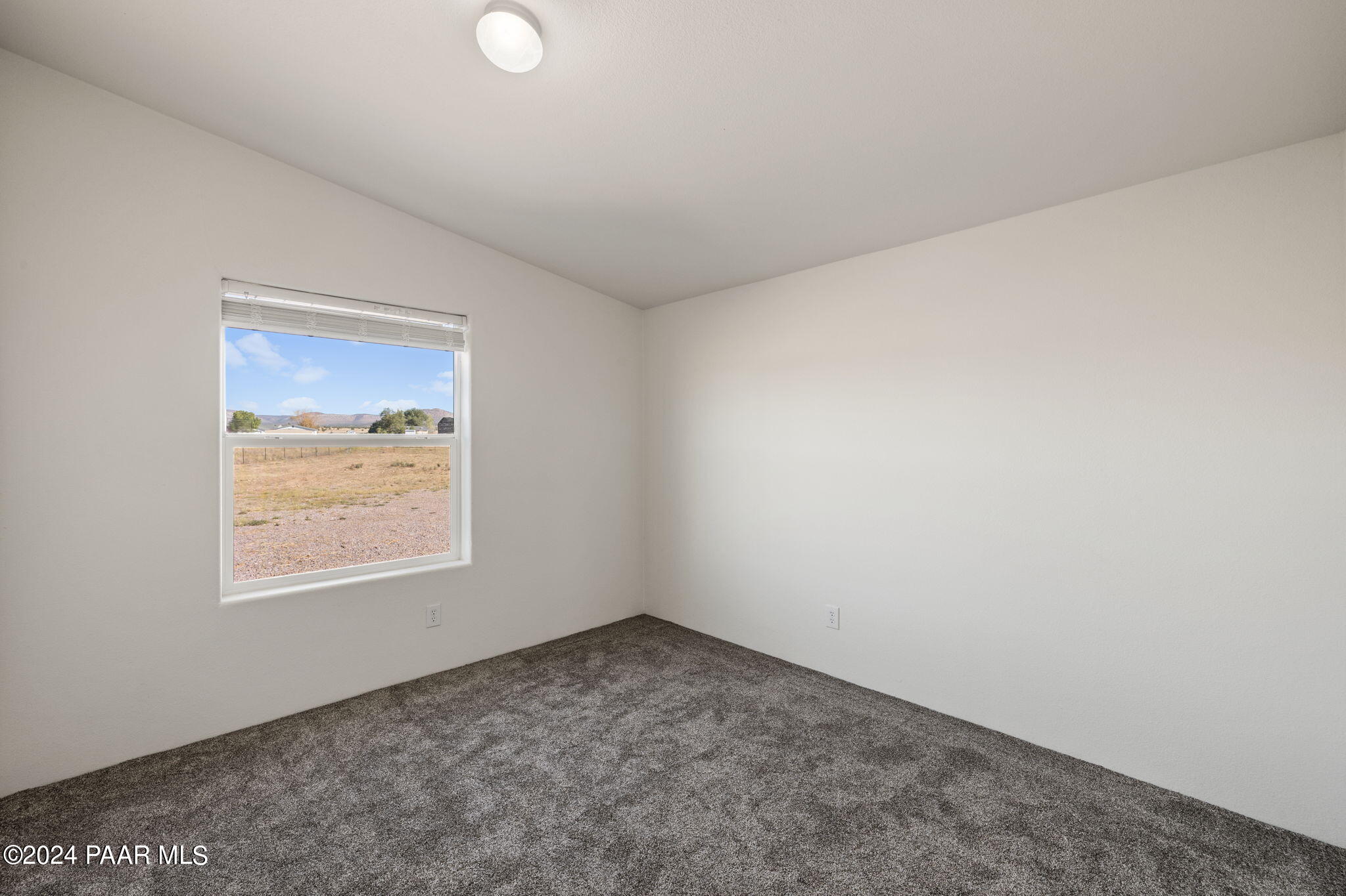 1055 W Hollow Point Trail