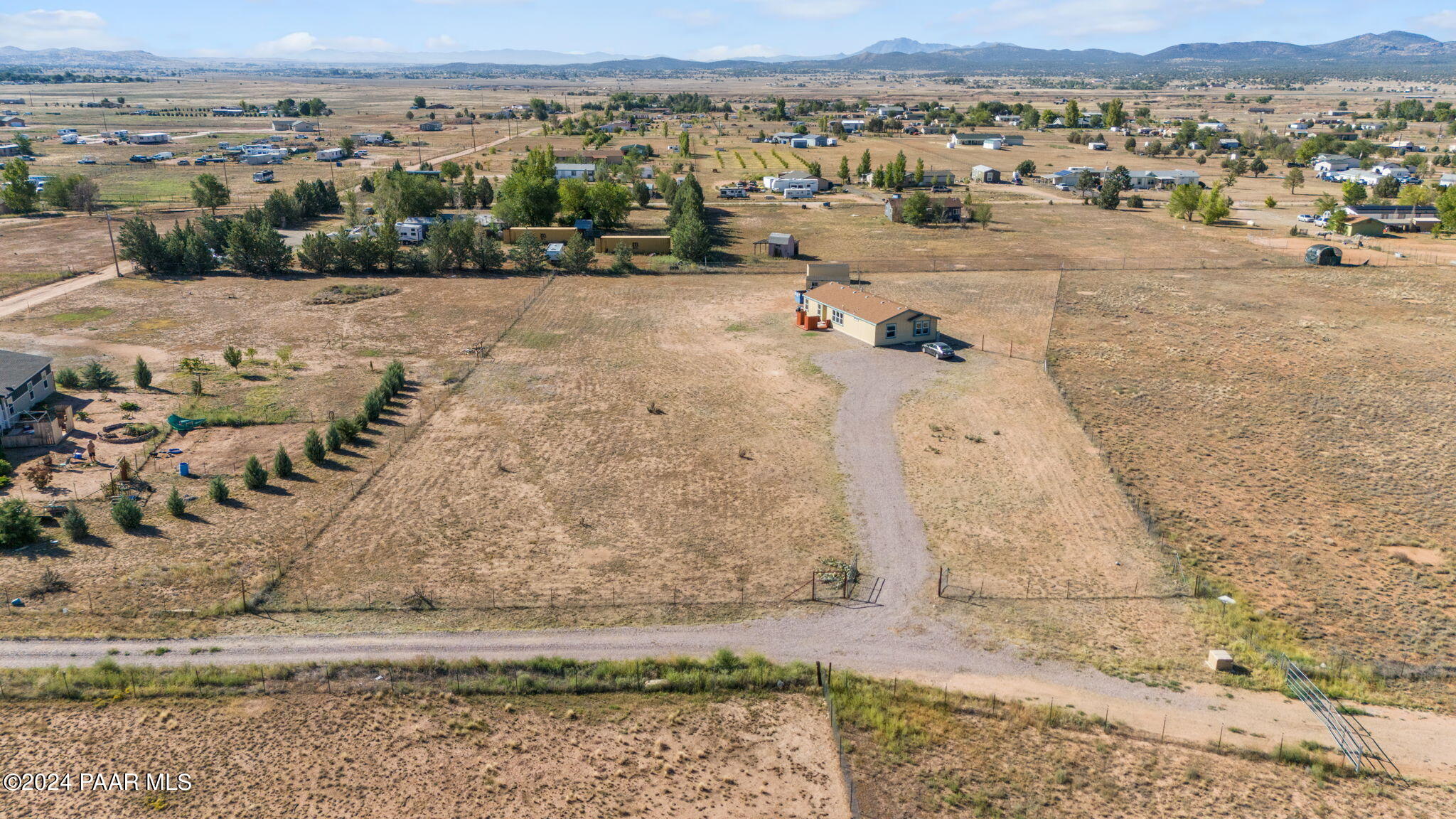 1055 W Hollow Point Trail