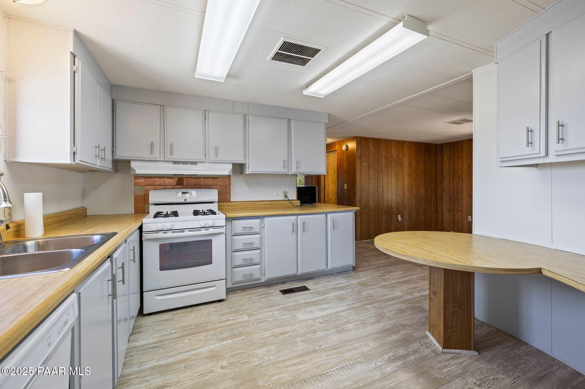 6131 N Cattletrack Road