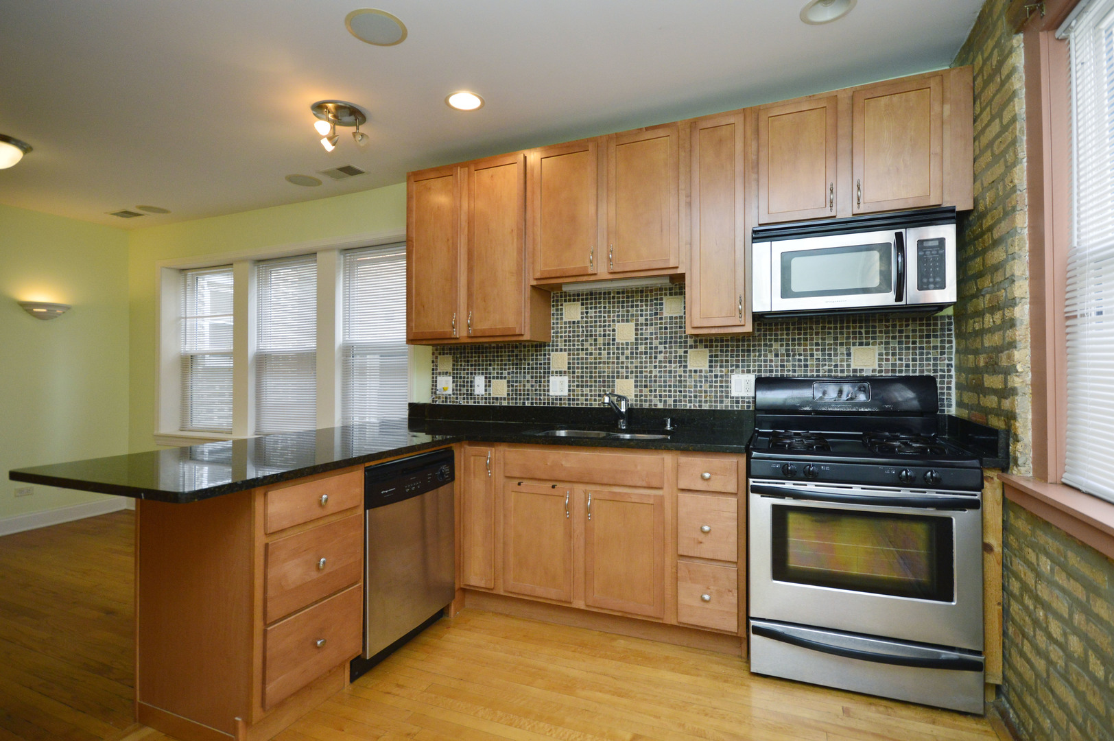 6254 N RICHMOND Street Unit: 1S