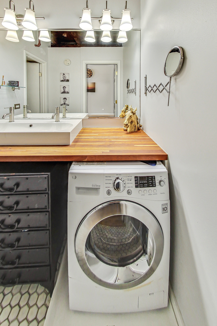 1733 W Irving Park Road Unit: 217