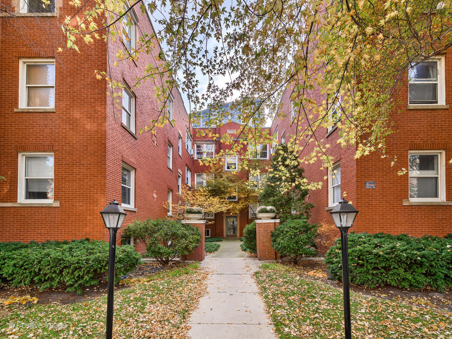 731 W BITTERSWEET Place Unit: 1S