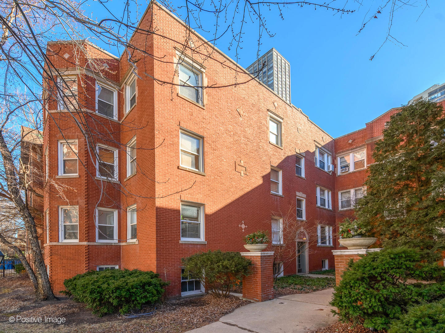 731 W BITTERSWEET Place Unit: 1S