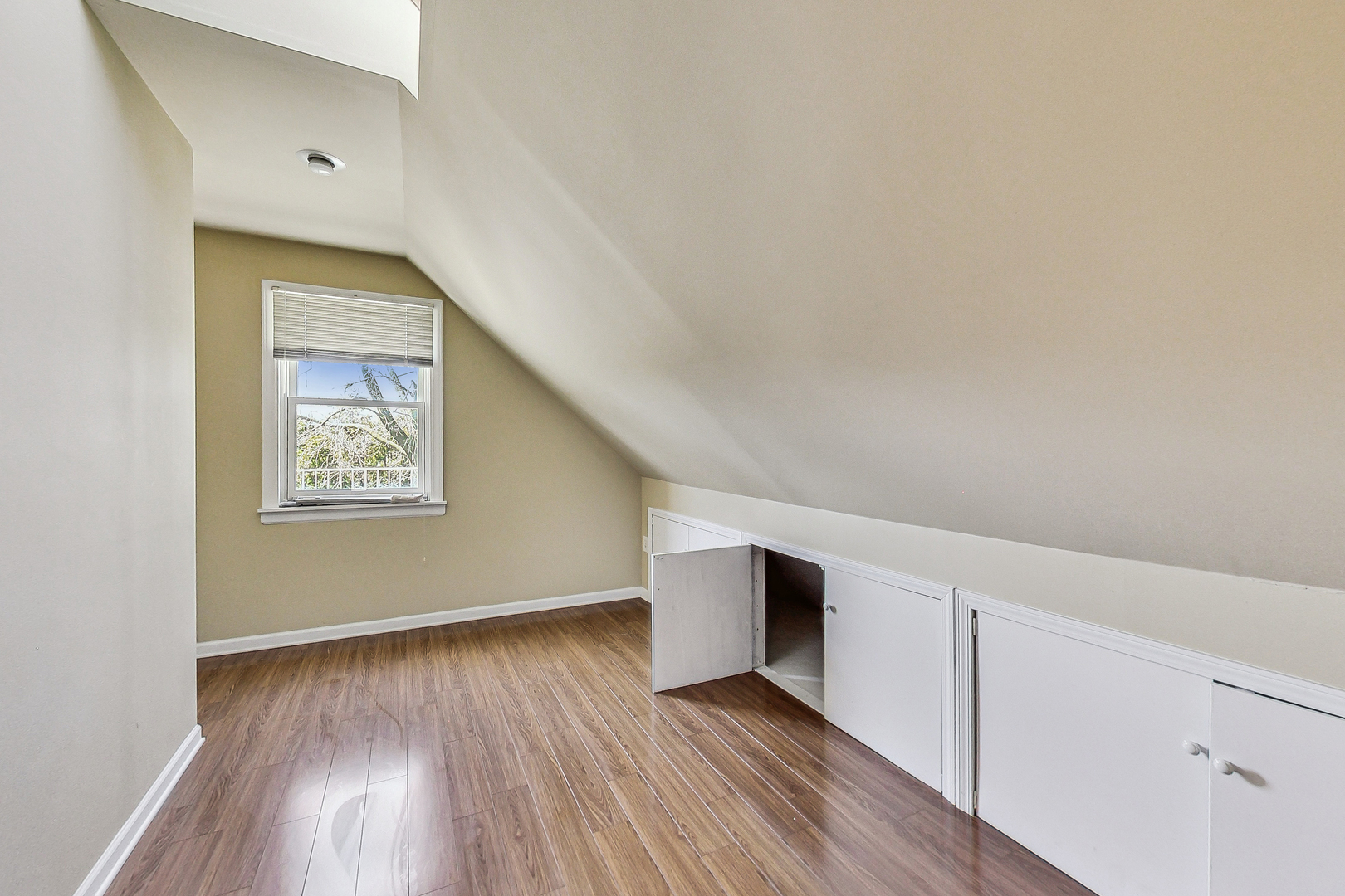 6342 N Natoma Avenue