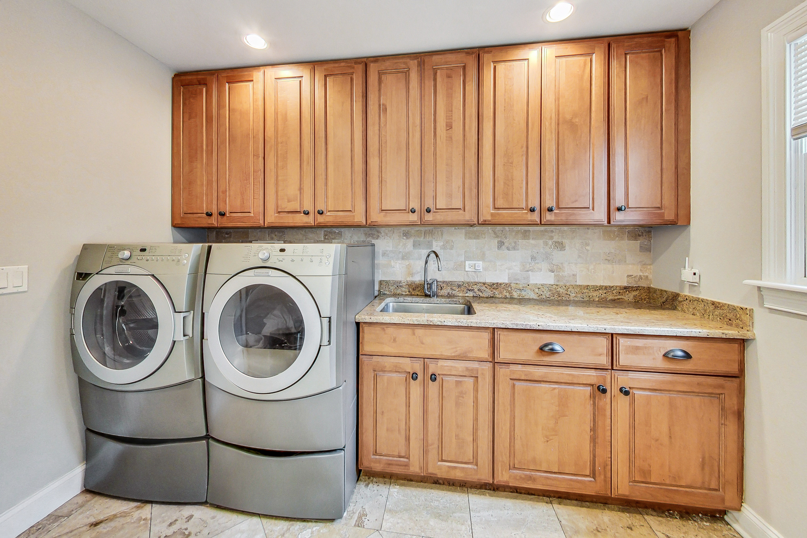 6654 N Kilbourn Avenue