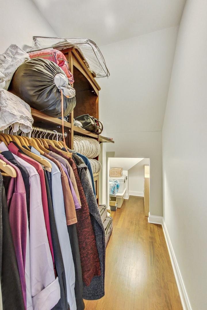 6654 N Kilbourn Avenue