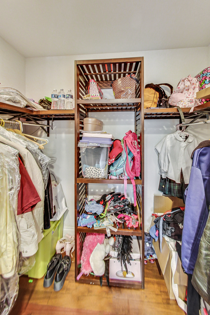 6654 N Kilbourn Avenue