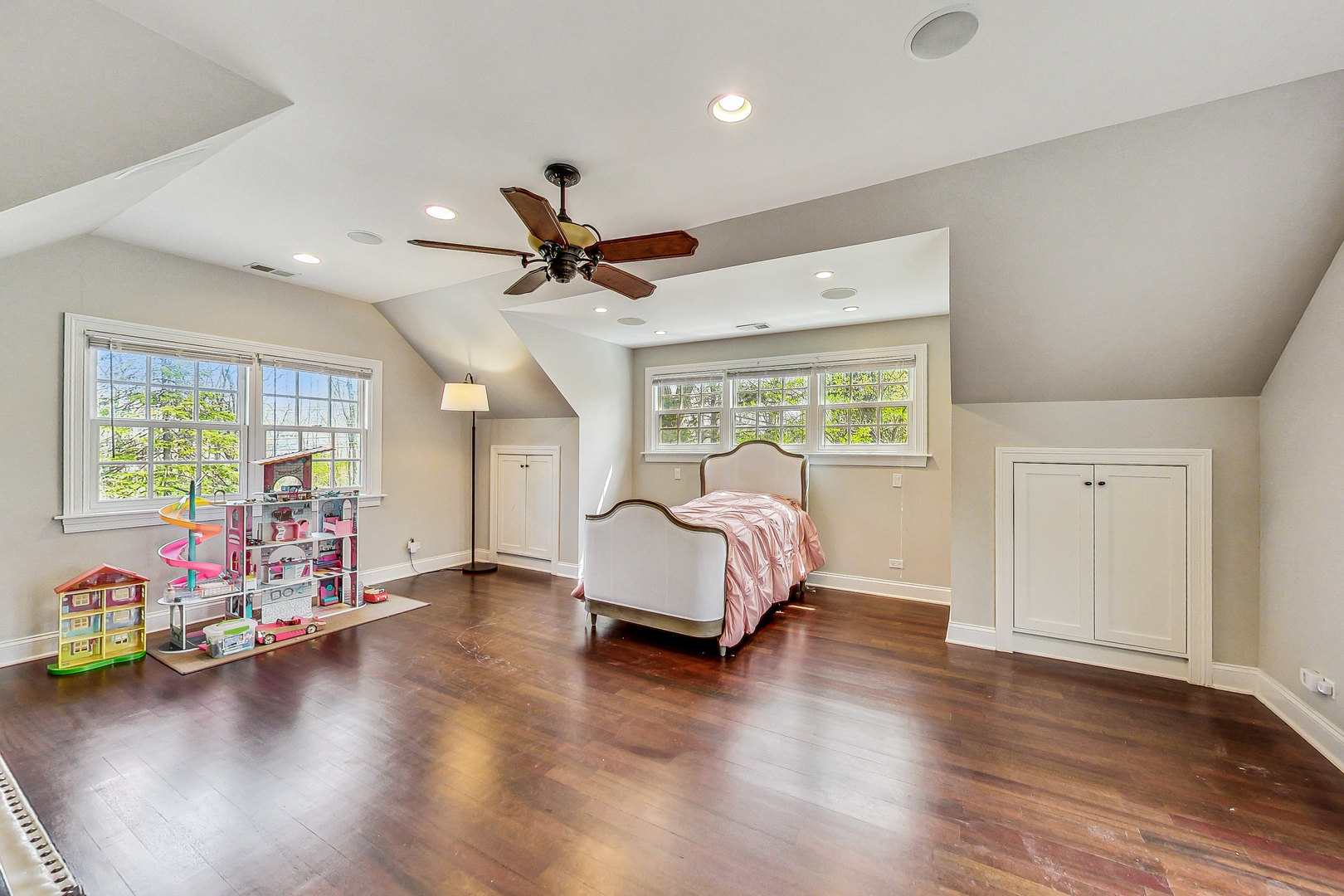 6654 N Kilbourn Avenue